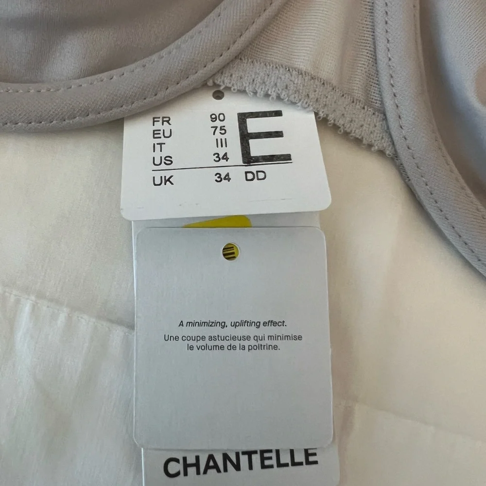Chantelle minimizing underwire  bra - Picture 7 of 11